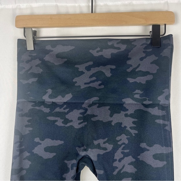 SPANX Black Camouflage Look At Me Now Seamless Leggings Size XL Active Workout - Picture 3 of 8
